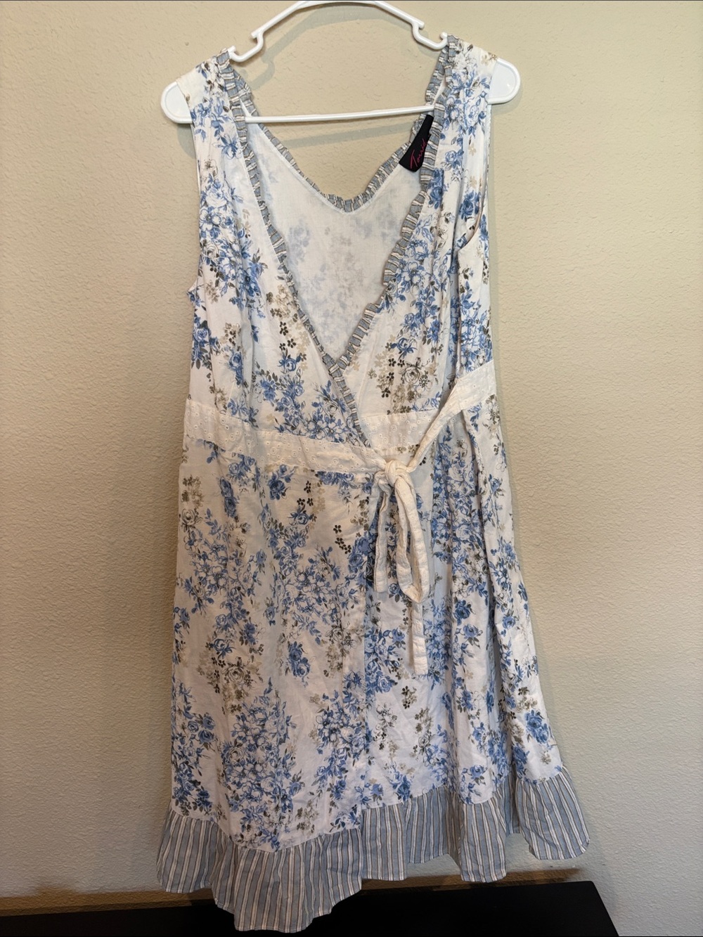 Torrid Sz 16 cottage-core floral Wrap Midi Dress in Blue and White